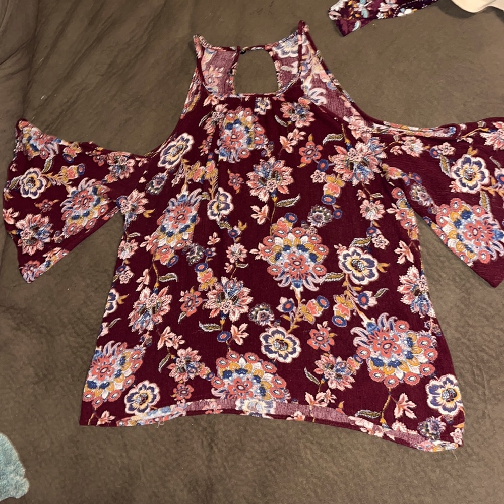 Off the shoulder long sleeve flower top
